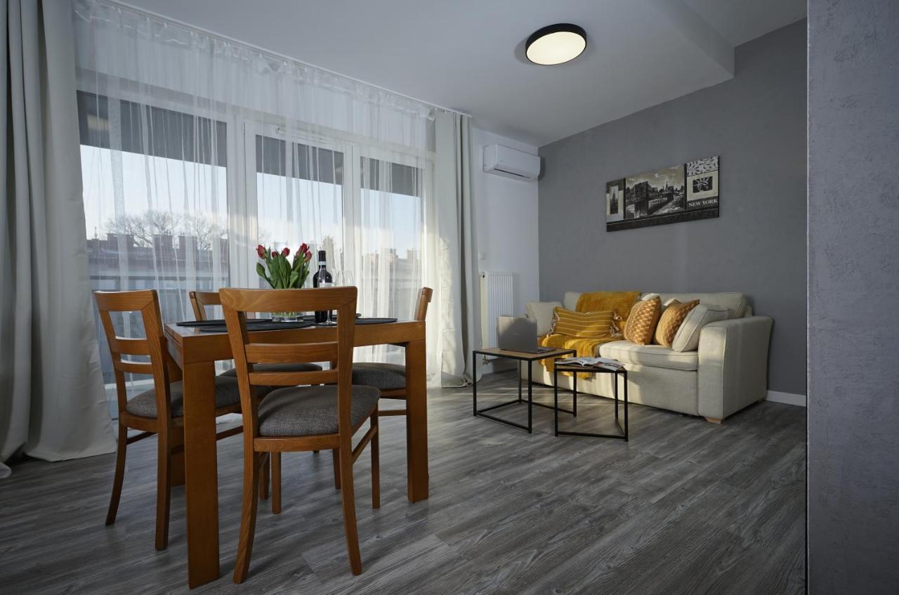Apartament Przy Plantach โนวิซอนช์ ภายนอก รูปภาพ