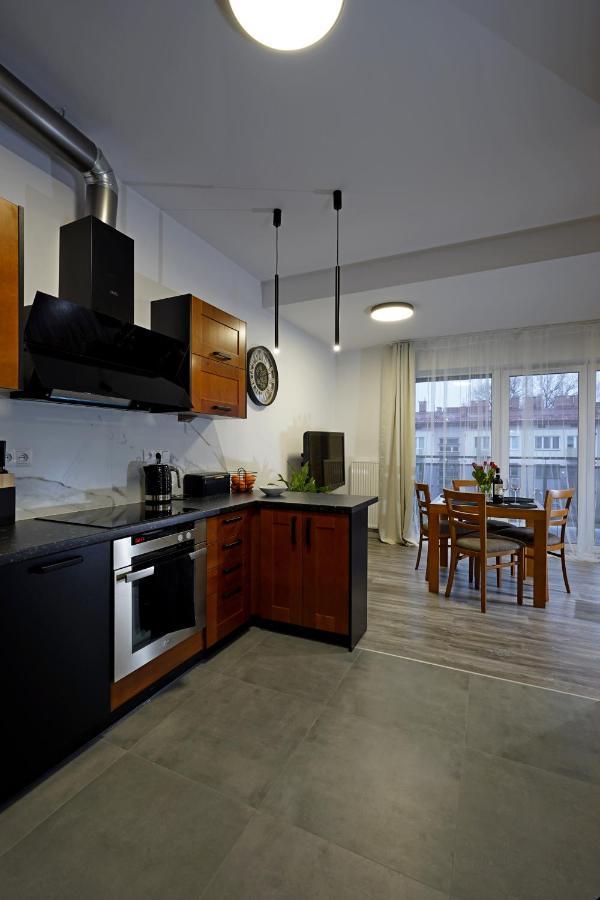Apartament Przy Plantach โนวิซอนช์ ภายนอก รูปภาพ